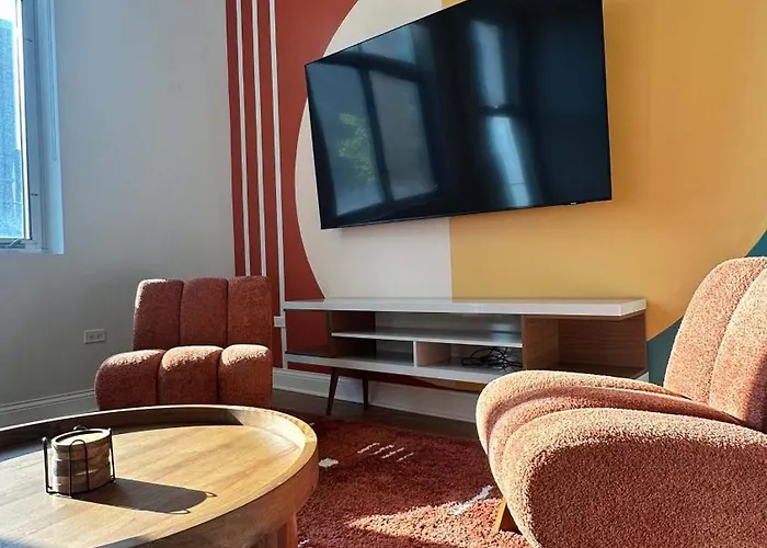 Chic 2 Bedroom 1 Parking Sleeps 6 *