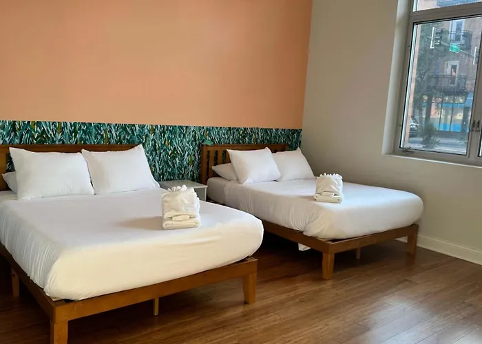 Chic 2 Bedroom 1 Parking Sleeps 6