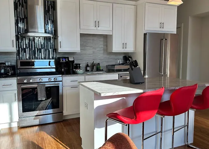 Chic 2 Bedroom 1 Parking Sleeps 6 Chicago